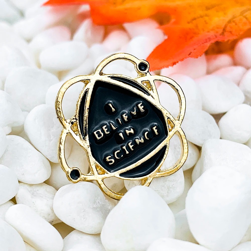 Science Themed Atom Brooch Hun - Science Hunter recensie en prijs